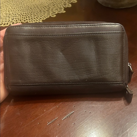 Liz Claiborne Brown Leather Wallet - Picture 5 of 10